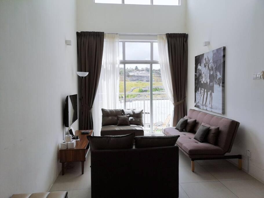W6warmstay@goldenhills/3rpenthouse/wifi/pasarmalamview/2carpark Holiday home *